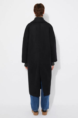  Rita Row Cedar Black Coat